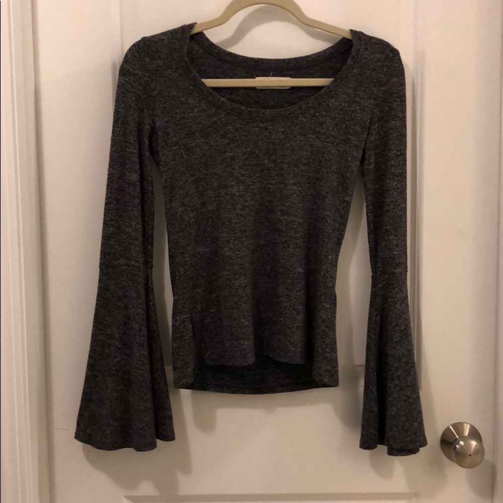 Dark grey bell-sleeved Hollister tee